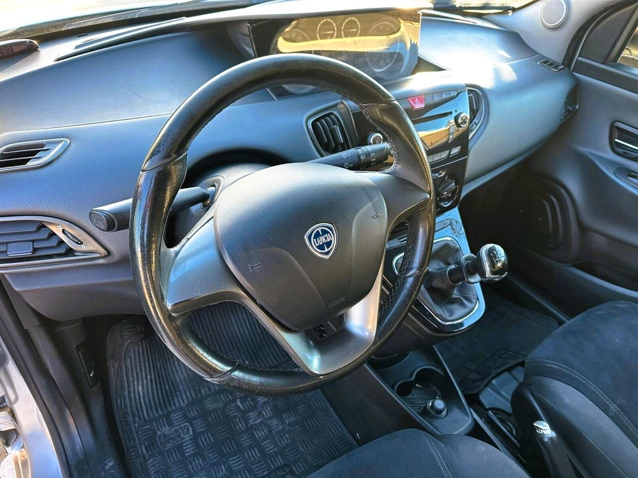 Lancia Ypsilon 1.2 69 CV Unyca