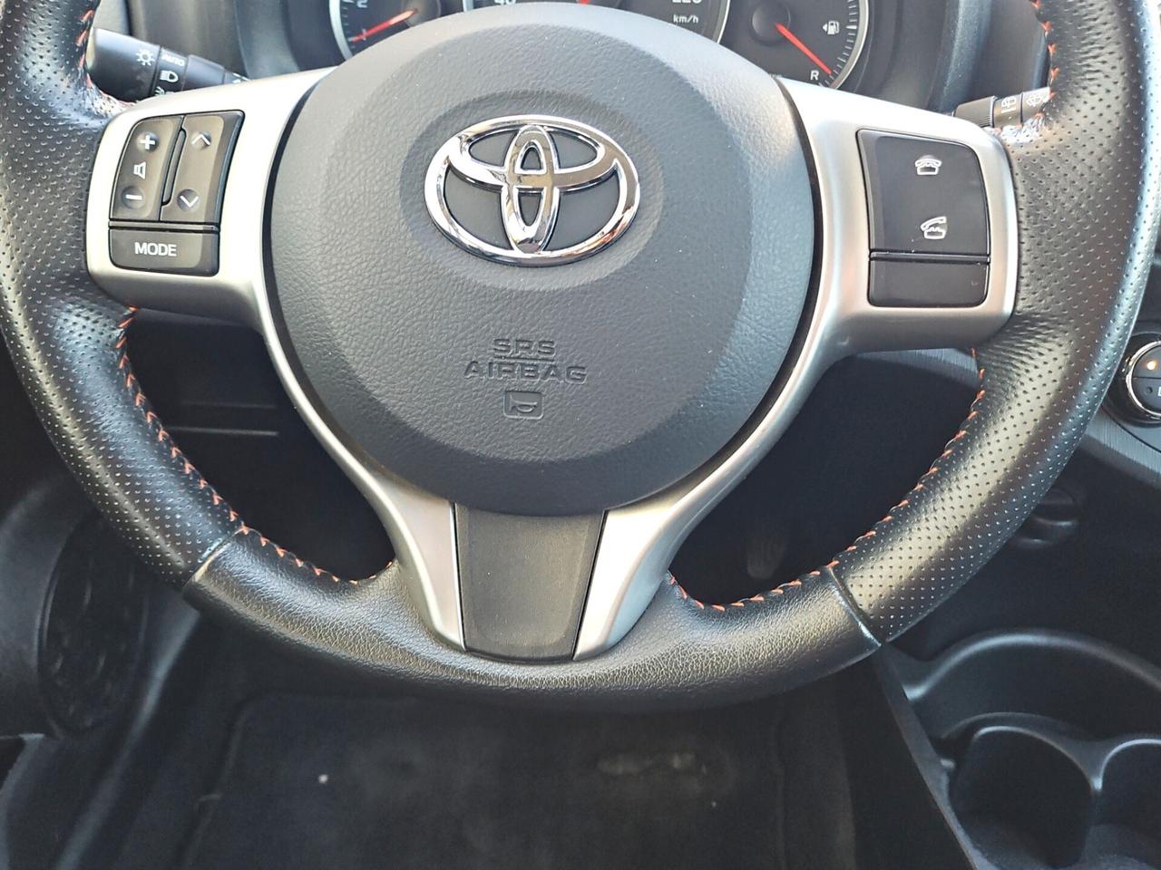 Toyota Yaris 1.4 D-4D 5 porte Trend SEDILI RISCALDABILI RETROCAMERA NAVI