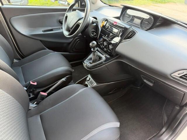 Lancia Ypsilon 1.2 x neopatentati