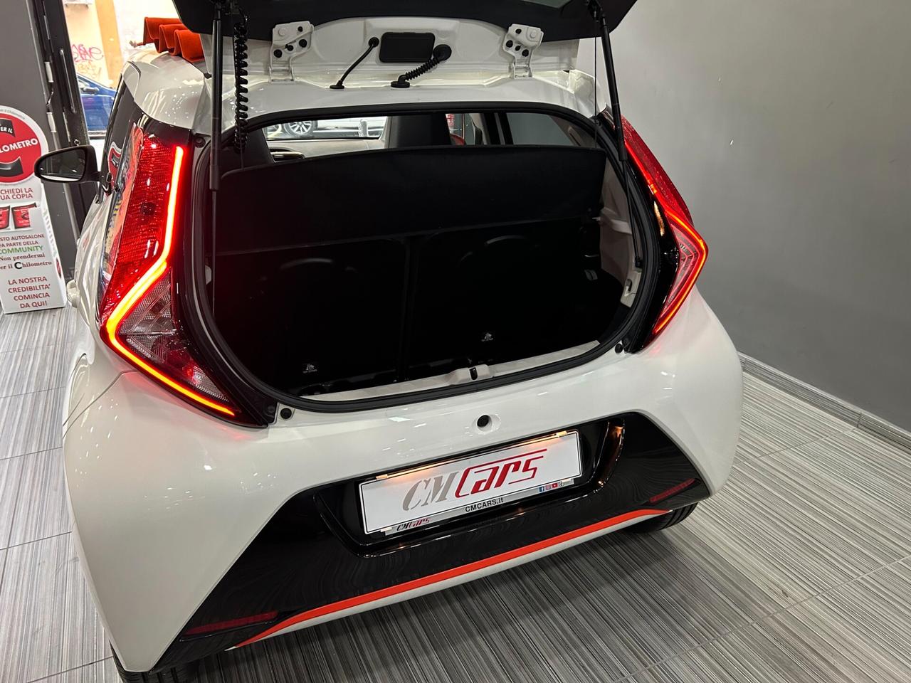 Toyota Aygo Cabrio 1.0 72cv 5p Orange FULL