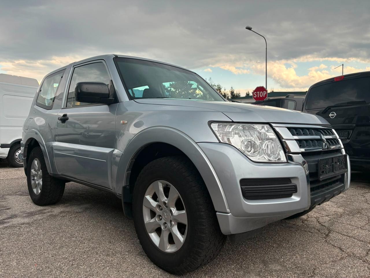 Mitsubishi Pajero 3.2 DI-D 3PORTE GANCIO TRAINO - MANUALE