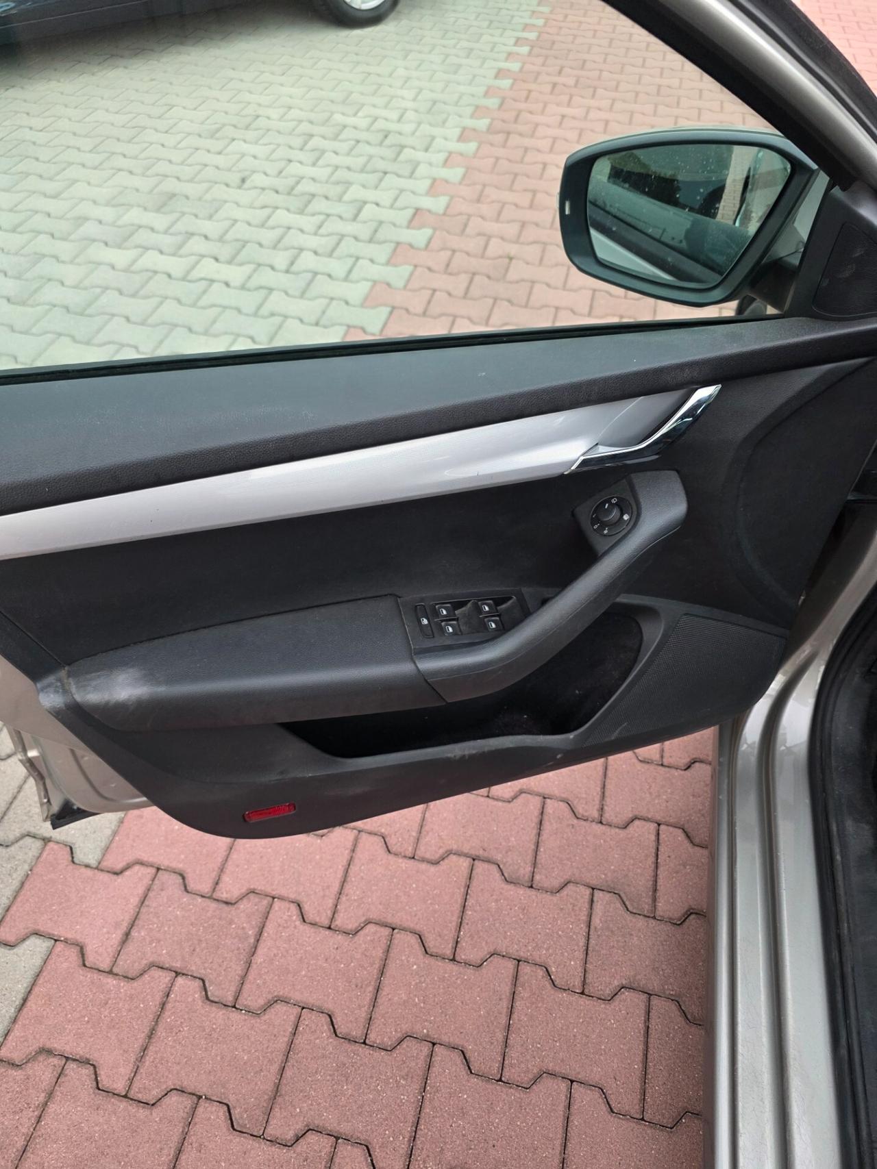 Skoda Octavia 1.6 TDI CR 105CV DSG full