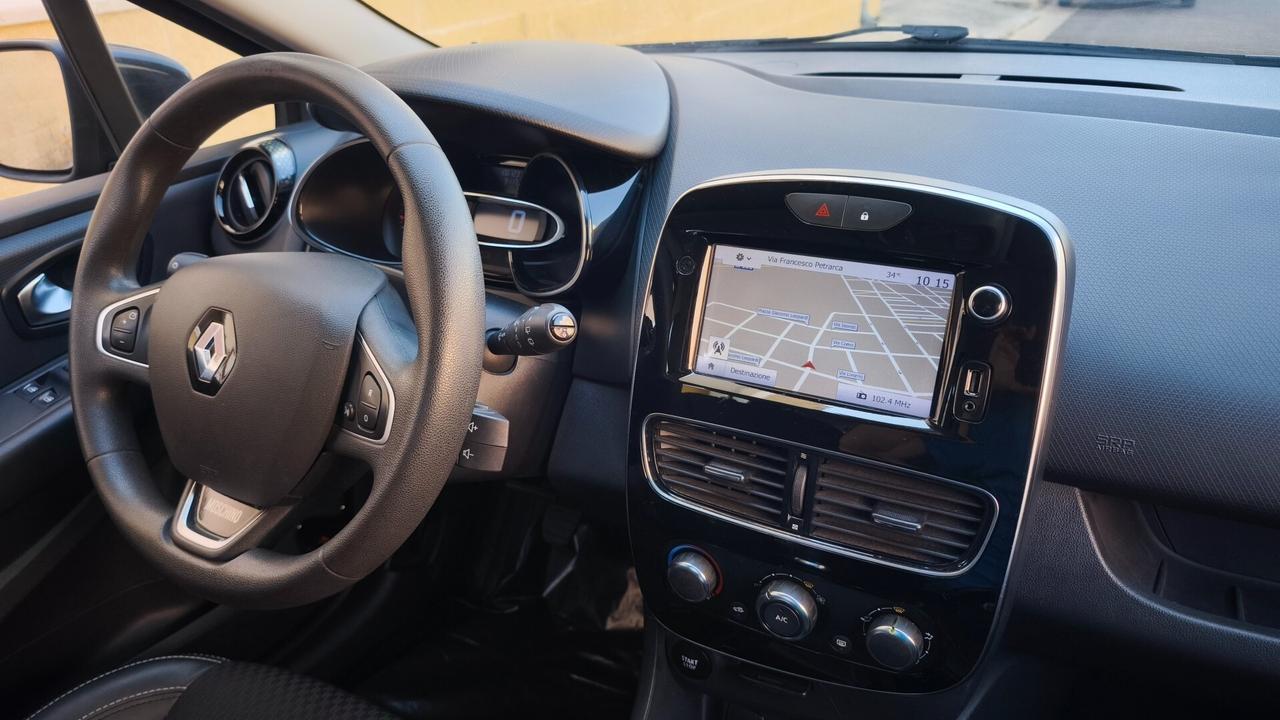 RENAULT CLIO MOSCHINO 1.5dCI 75cv Neopatentati