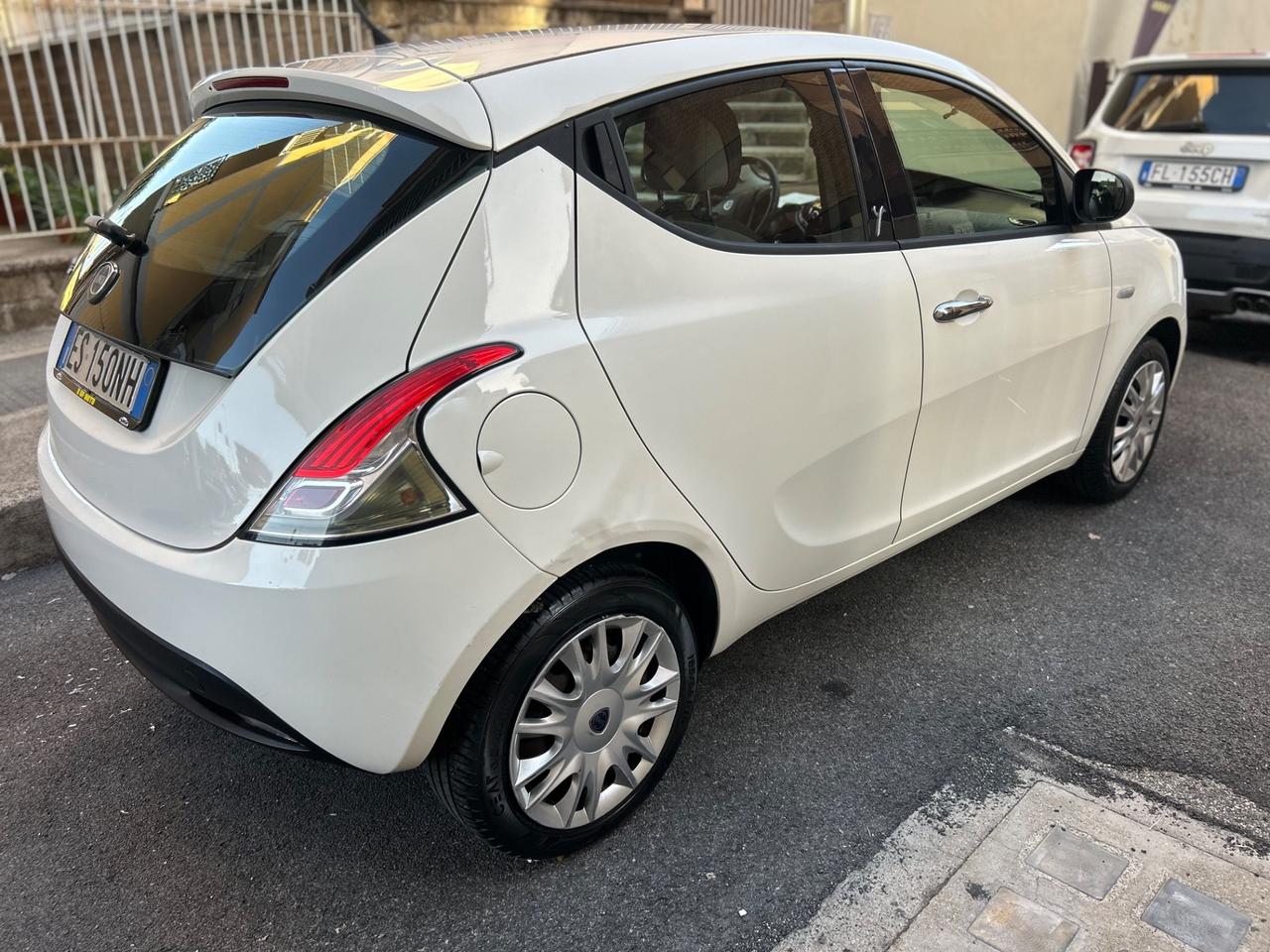 Lancia Ypsilon 1.2 69 CV 5 porte S&S Platinum