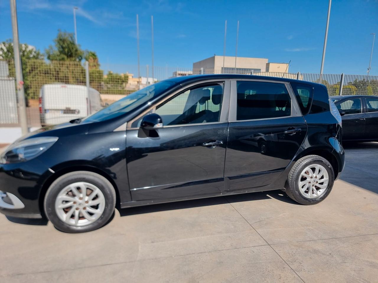 Renault Scenic Scénic XMod dCi 110 CV EDC Limited