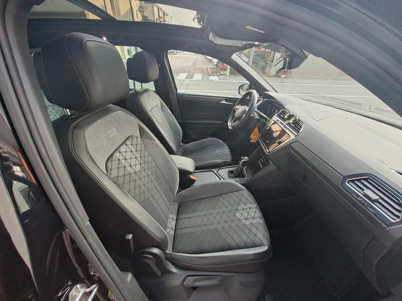 Volkswagen Tiguan 2.0 tdi R-Line 150cv dsg