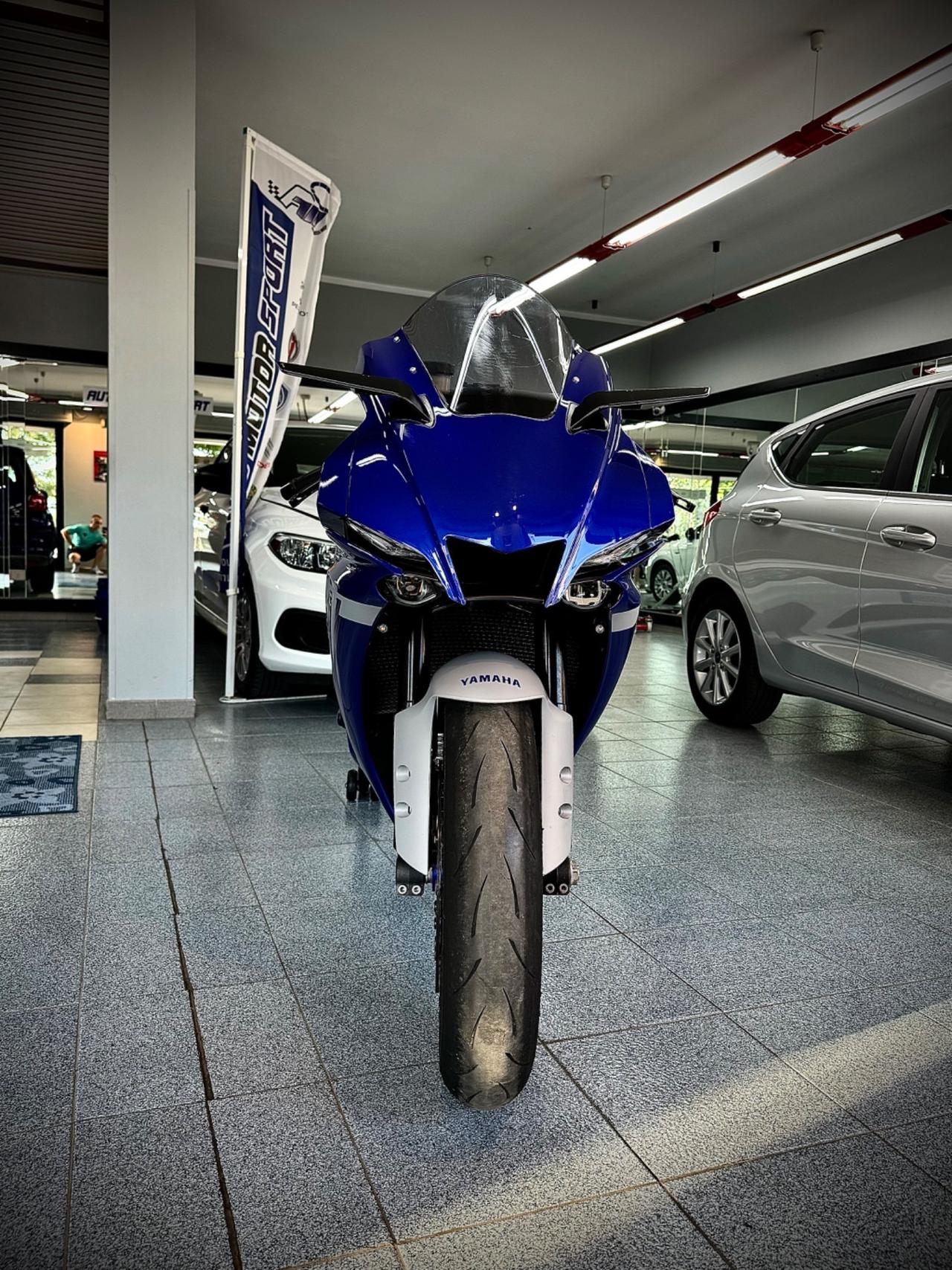 Yamaha R1 Unica