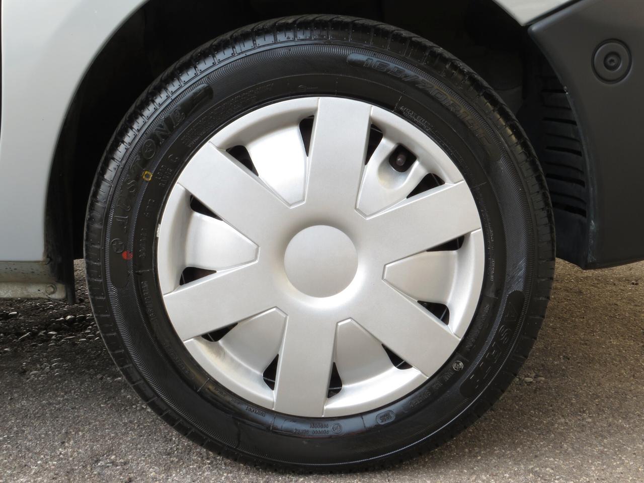 Renault Kangoo 1.2 60cv. meccanica ottima. gomme nuove.