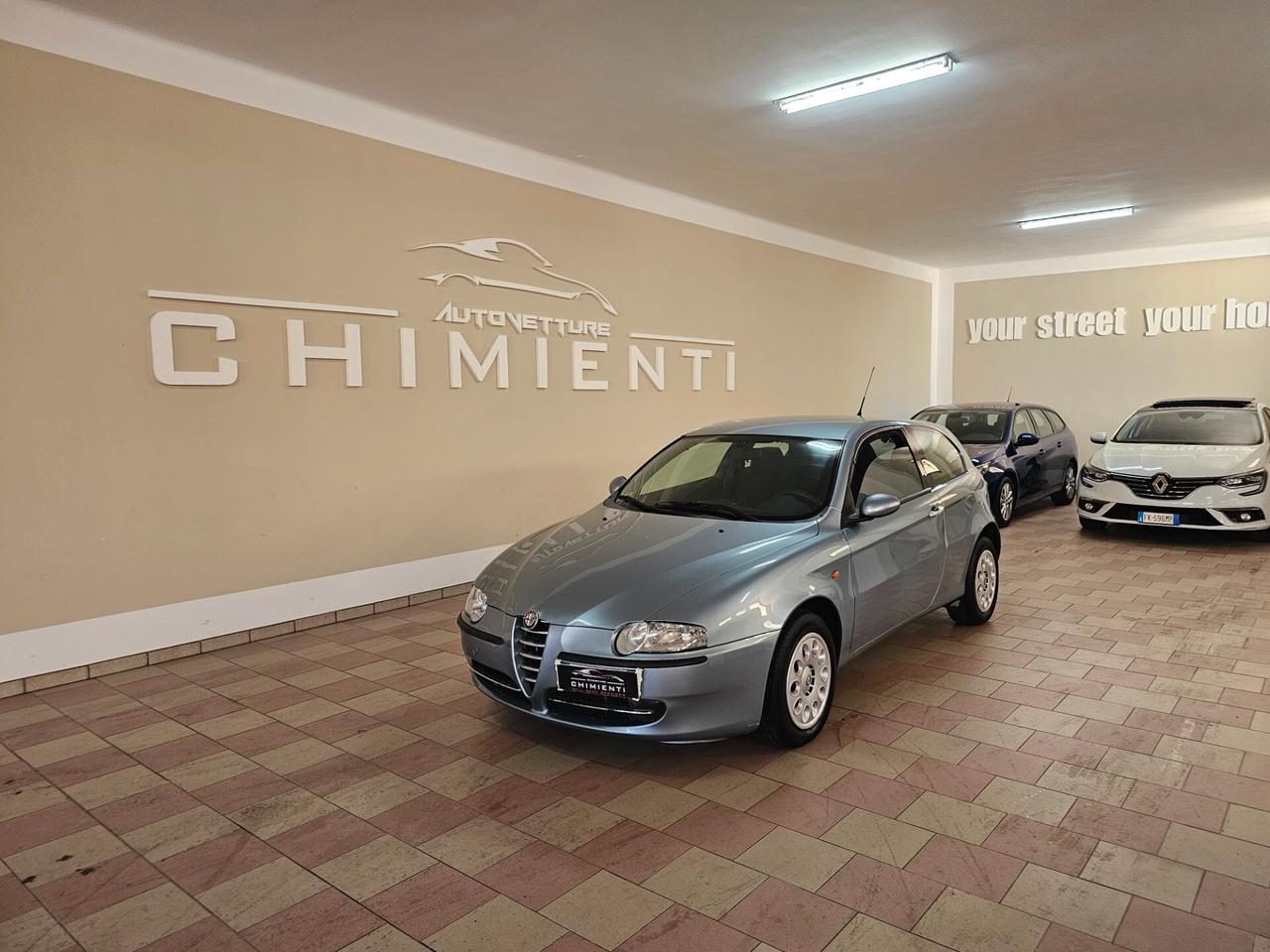 Alfa Romeo 147 1.6i 16V Twin Spark cat 3p. Distinctive