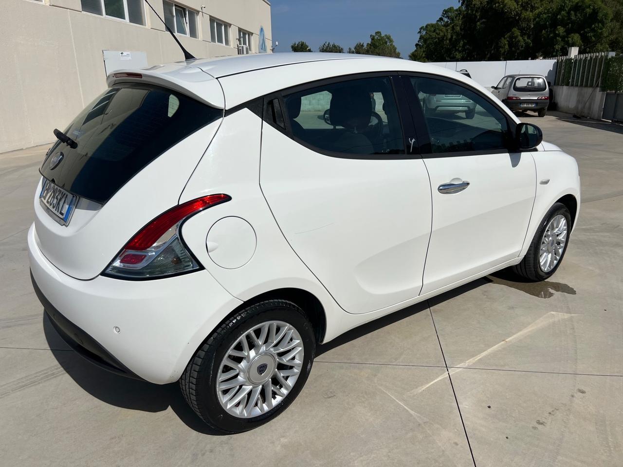 Lancia Ypsilon 1.3 MJT 16V 95 CV 5 porte 2014