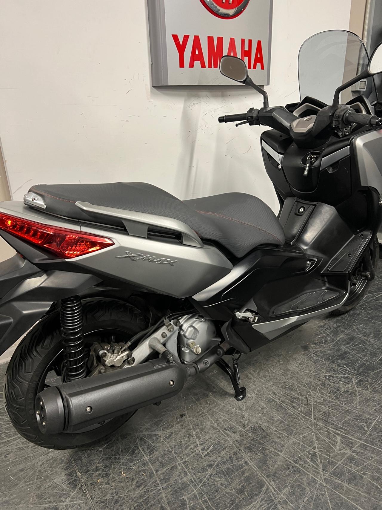 Yamaha X-Max 250