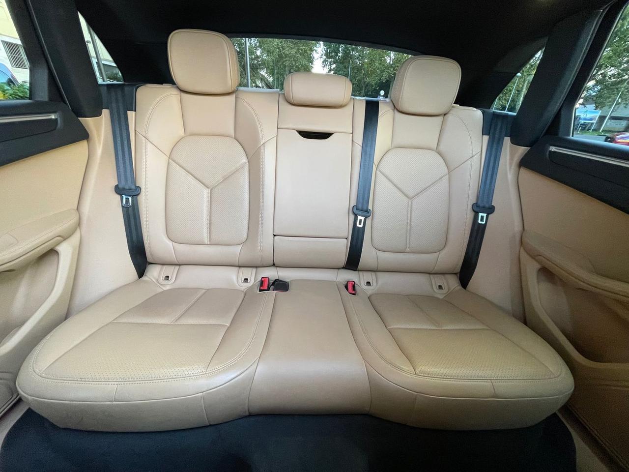 Porsche Macan -- 2.0 #7143