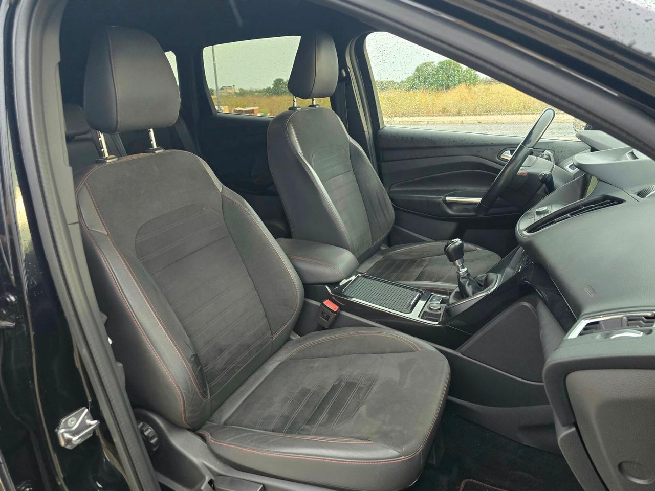 Ford Kuga 1.5 TDCI 120 CV S&S 2WD ST-Line