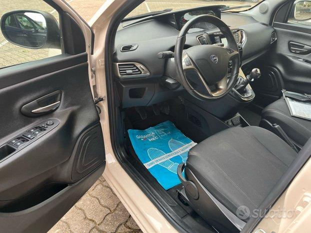 Lancia Ypsilon 1.2 69 CV 5 porte S&S Platinum CV 6
