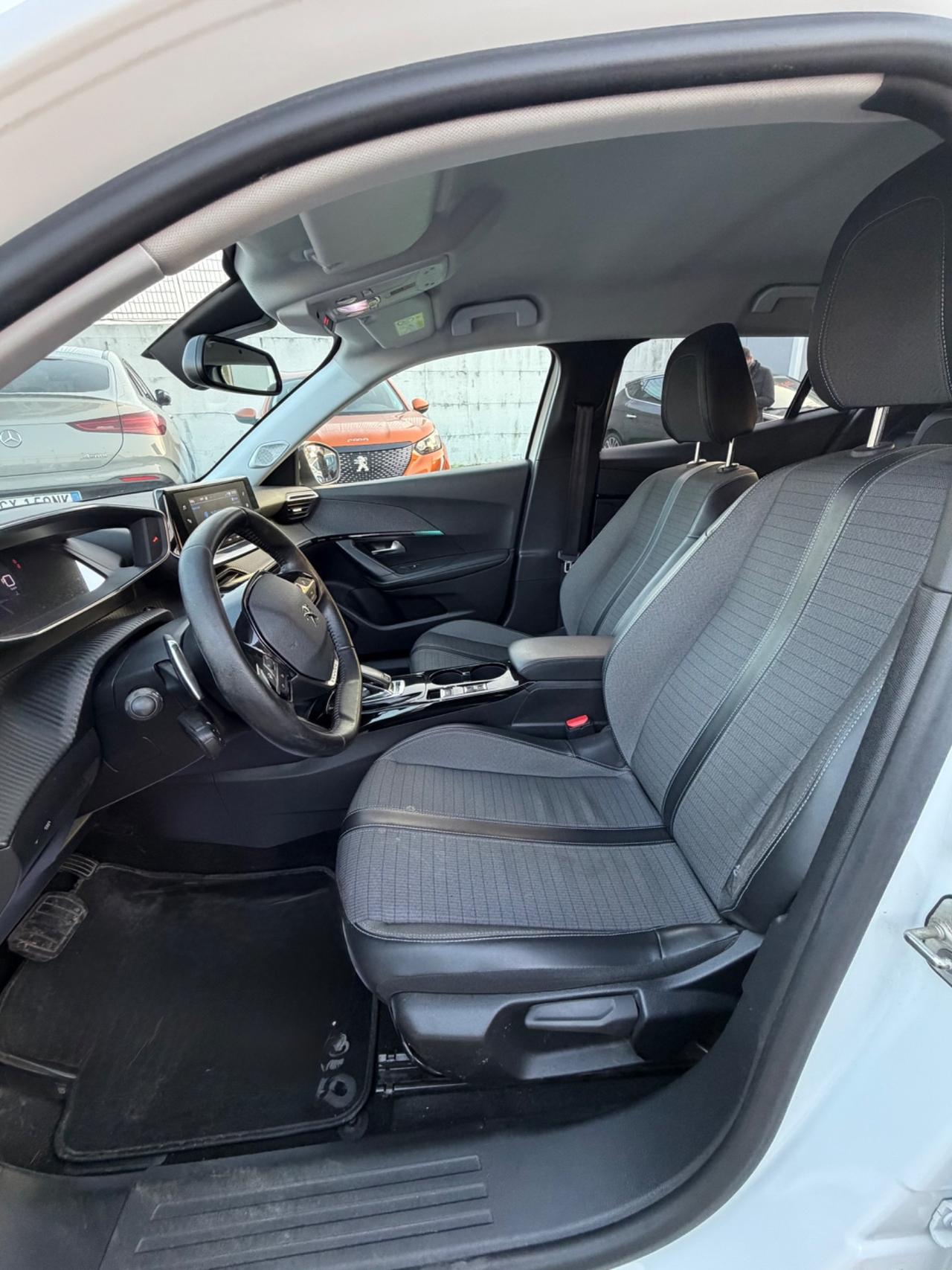 Peugeot 2008 BlueHDi 130 S&S EAT8 Allure