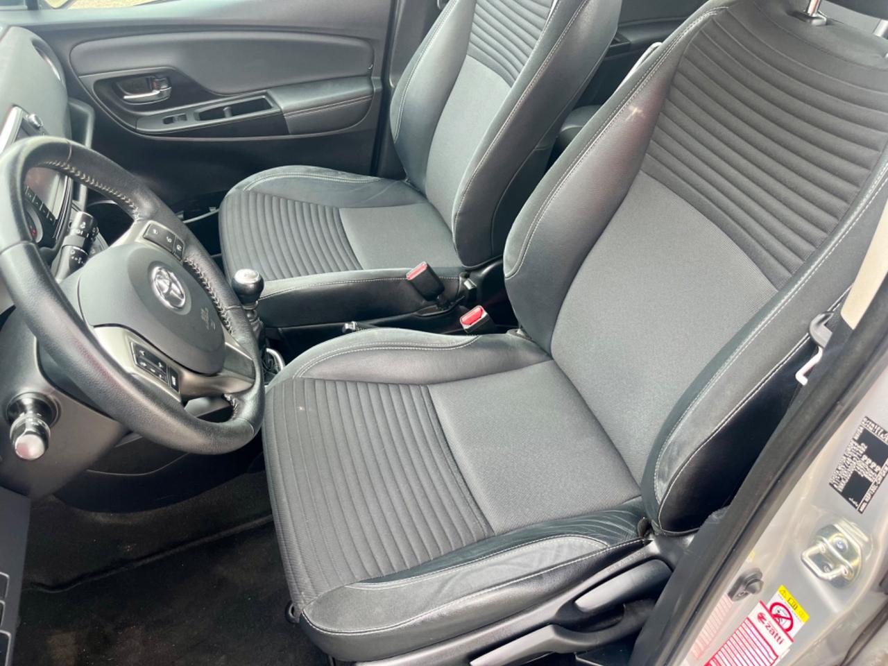 Toyota Yaris 1.3benz 2015 90.000km perfetta per neopatentati