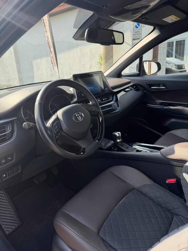 TOYOTA C-HR 1.8 Hybrid E-CVT