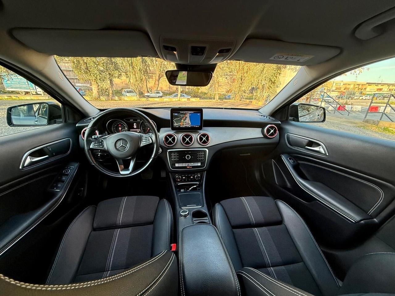 MERCEDES- BENZ GLA 200 D AUTOMATIC SPORT