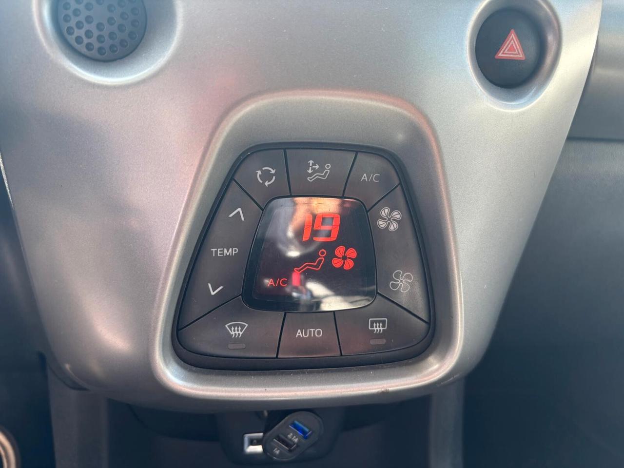 Toyota Aygo 1.0 VVT-i 69 CV 5 porte x-wave MMT