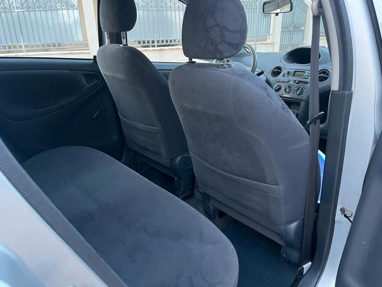 Toyota Yaris 1.0 benzina 5 porte Clima+Idroguida