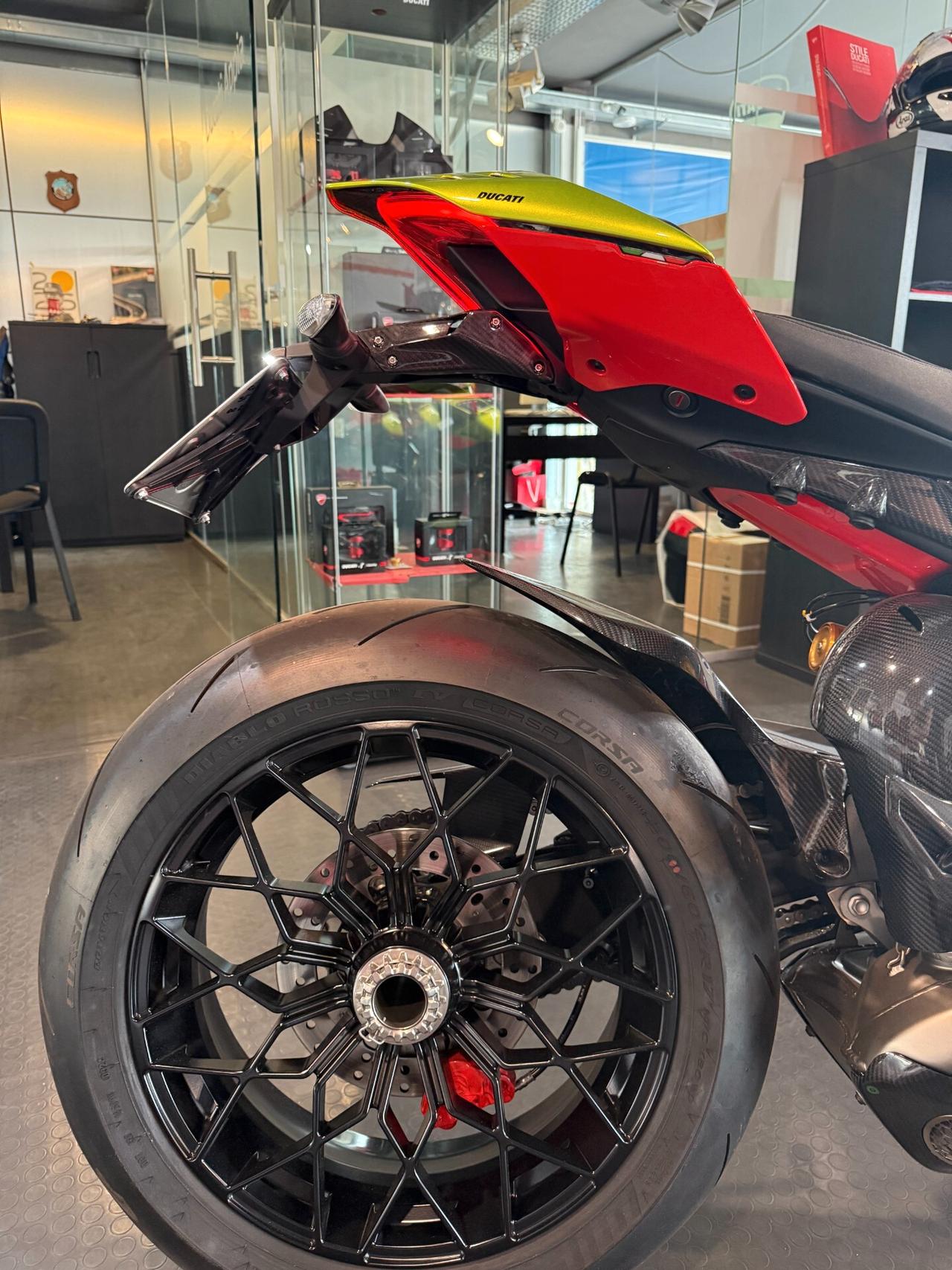 Ducati Streetfighter V4 LAMBORGHINI