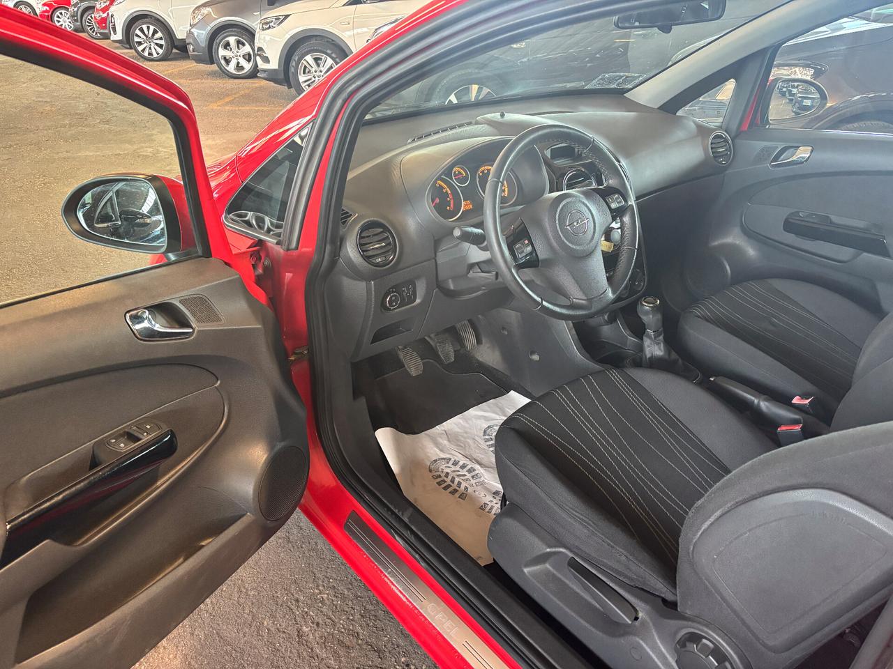 Opel Corsa 1.2 63KW 85CV 3porte Club NEOPATENTATO