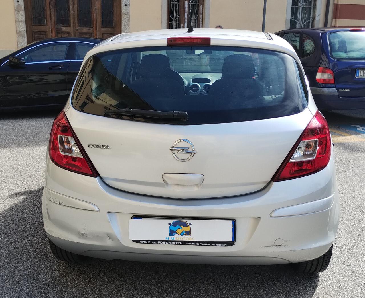 Opel Corsa 1.2 5 porte Club NEOPATENTATI