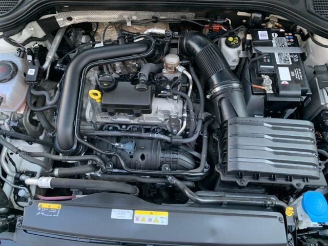 VOLKSWAGEN Golf 1.0 eTSI EVO DSG Life