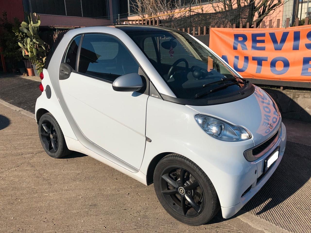 Smart ForTwo 1000 52 kW MHD coupé HI-TECH