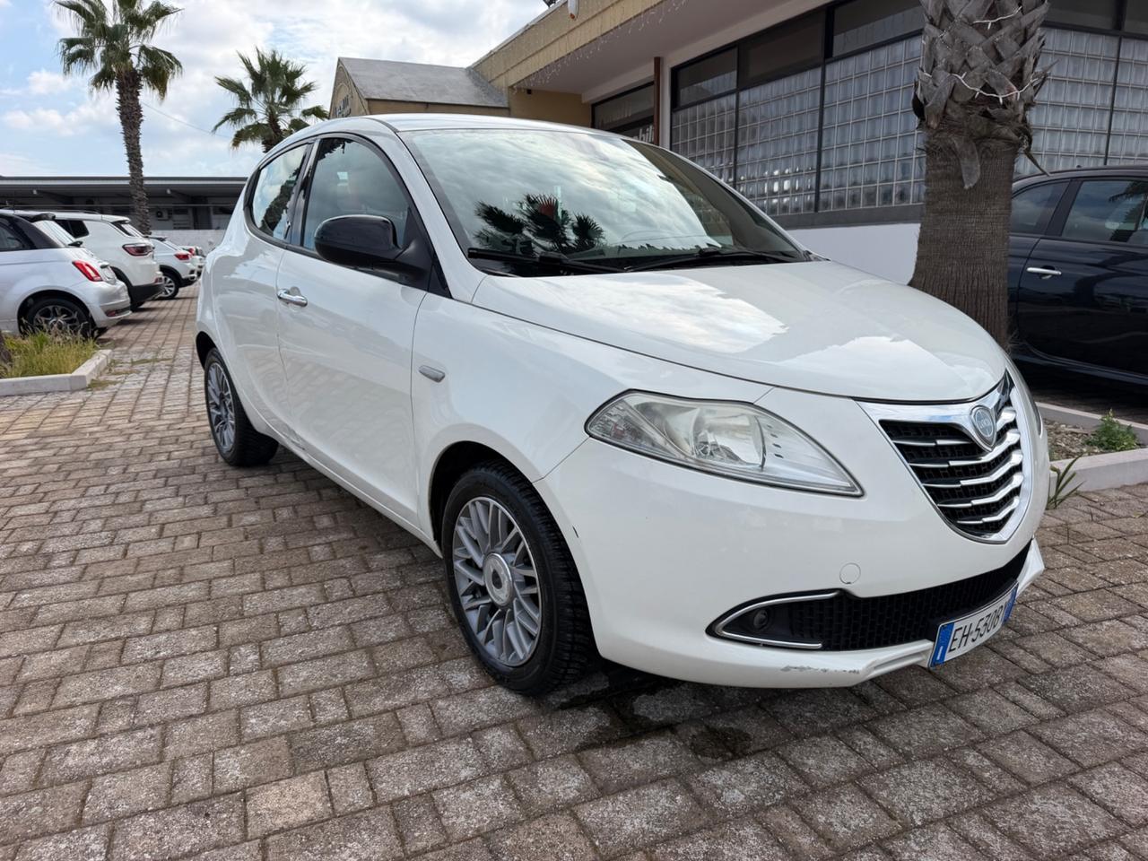 Lancia Ypsilon 1.2 69 CV 5 porte S&S Gold