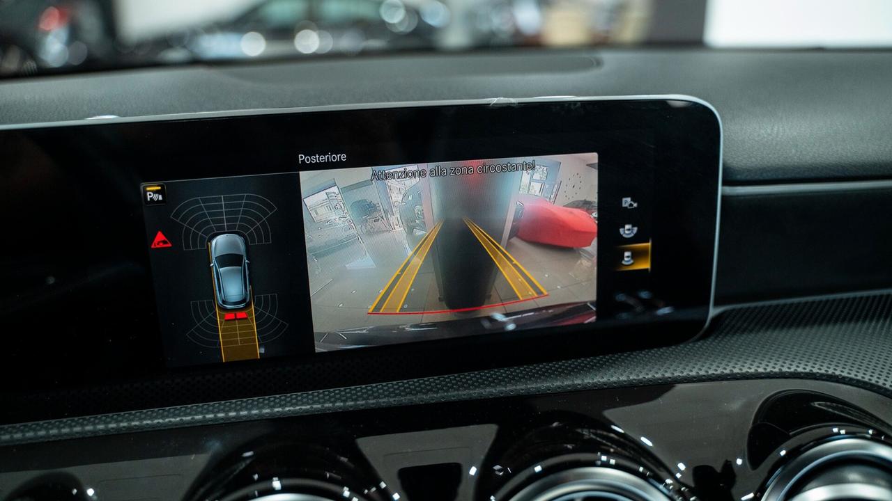 Mercedes-benz A 180 D PREMIUM PLUS AMG TETTO PACK LUCI XENO NAVI FULL OPTIONAL