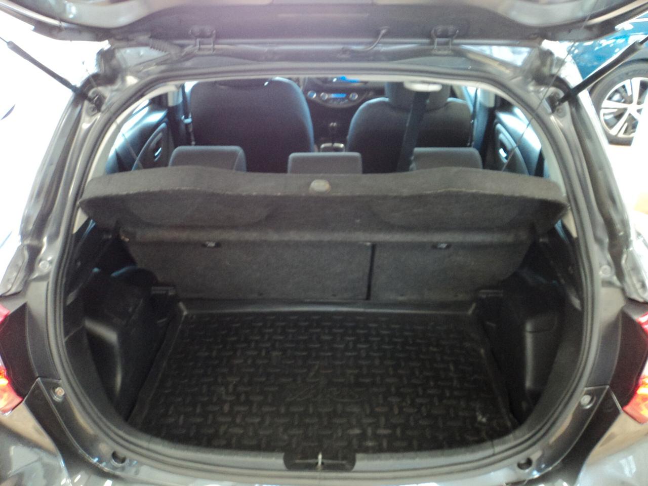 Toyota Yaris 1.5 Hybrid 5p. Cool