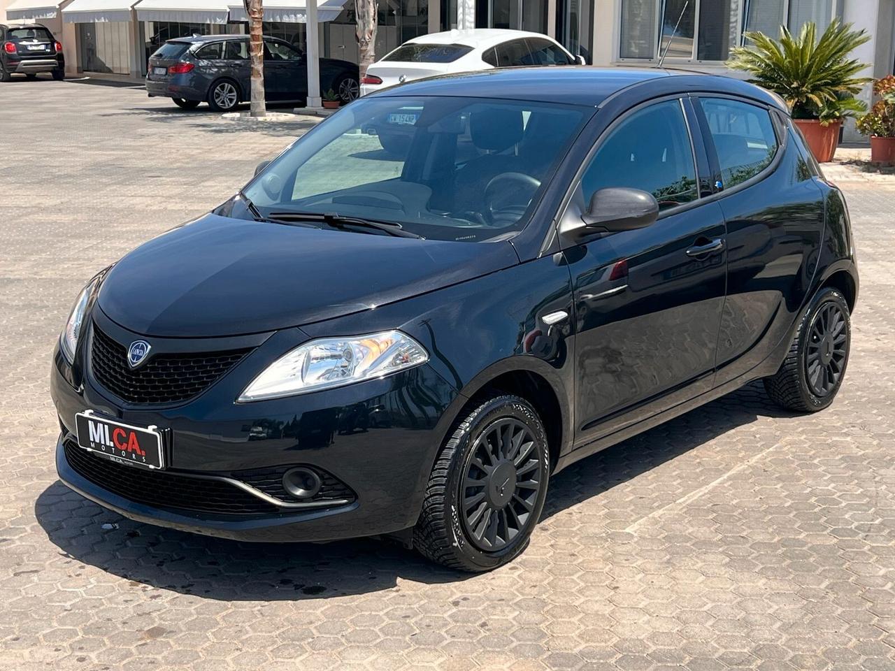 Lancia Ypsilon 1.2 69 CV 5 porte GPL Ecochic Elefantino Blu