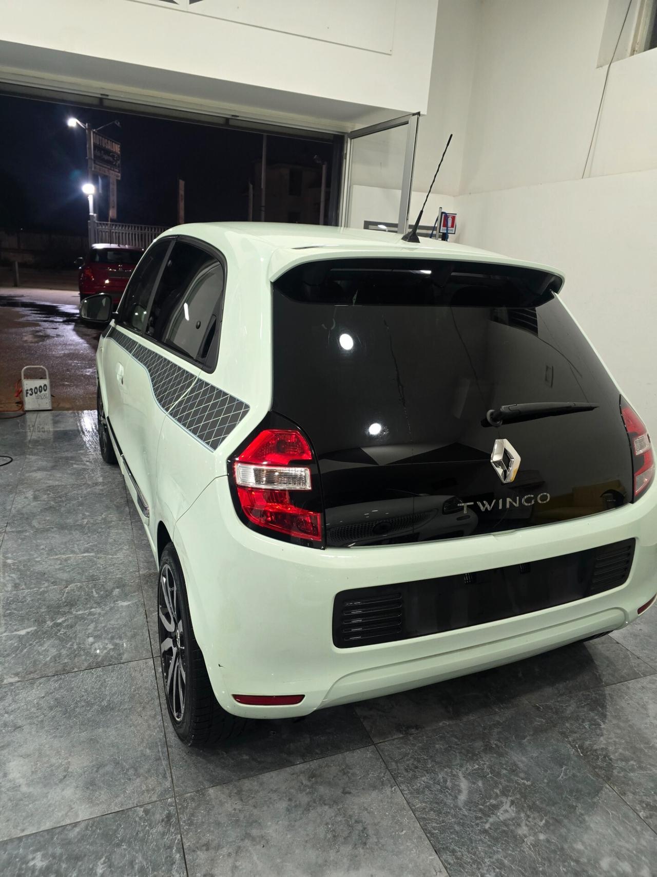 Renault Twingo SCe EDC La Parisienne