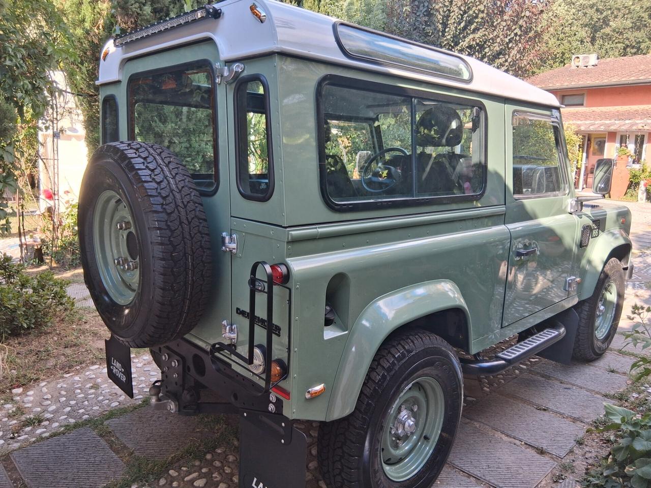 Land Rover Defender 90 2.2 TD4 Station Wagon E N1