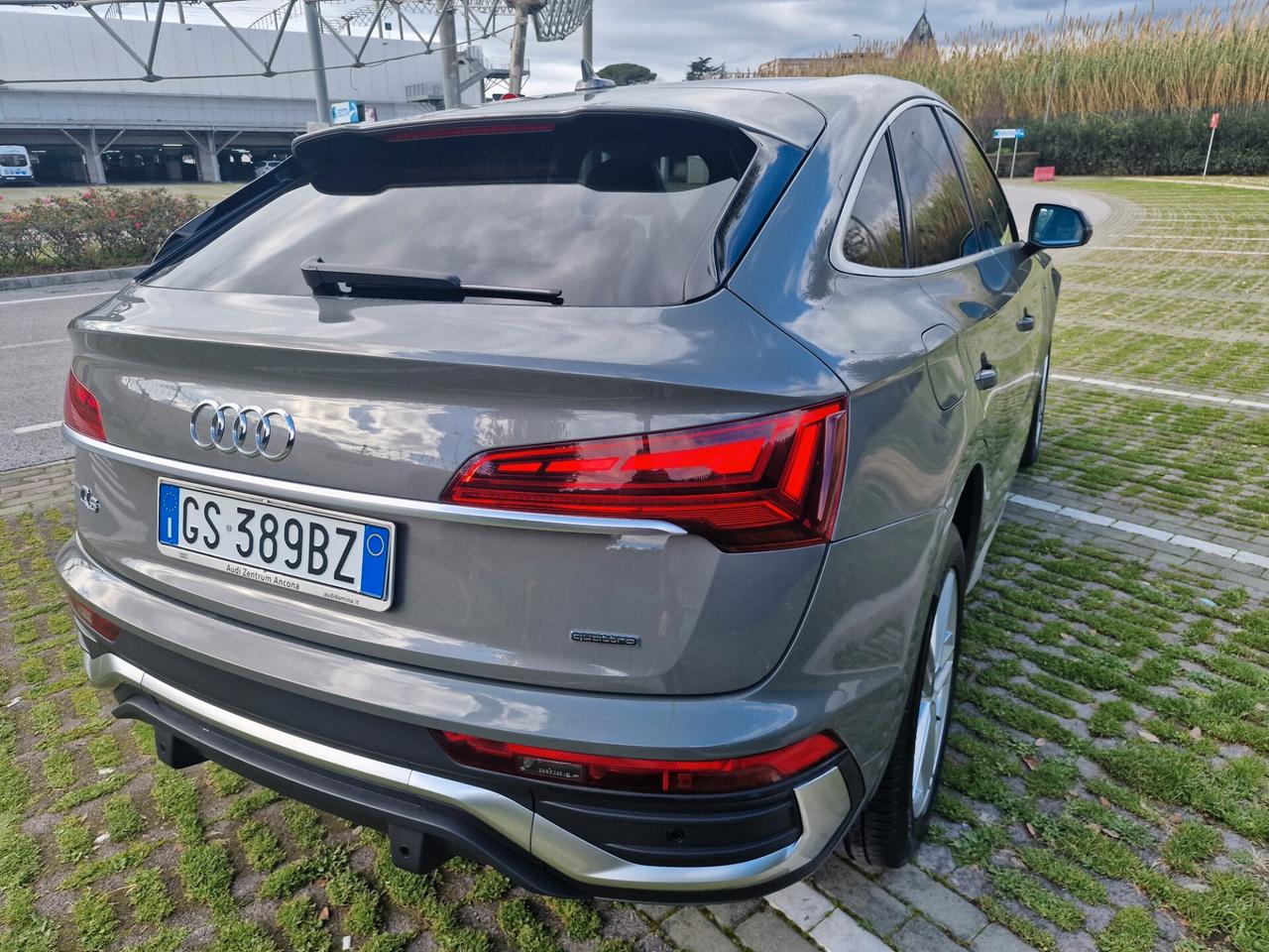 Audi Q5 40 TDI 204 CV quattro S tronic Identity Black