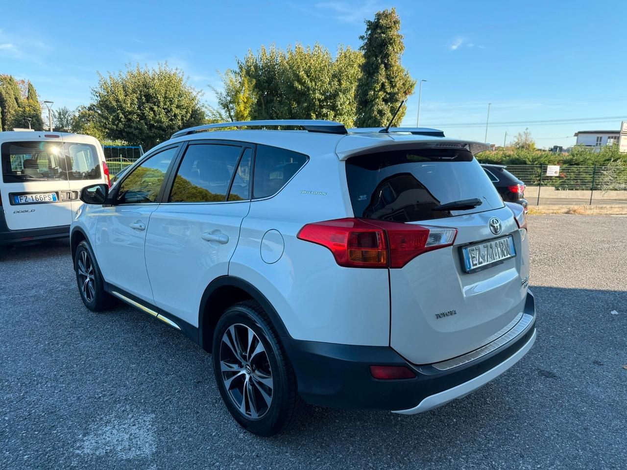 Toyota RAV 4 RAV4 2.0 D-4D 4WD Style White Ed.
