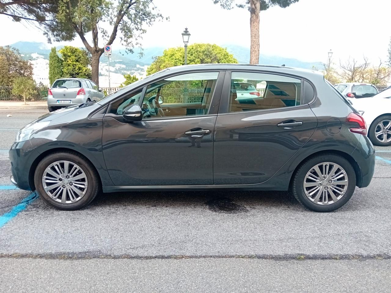 Peugeot 208 PureTech 82 5 porte Allure