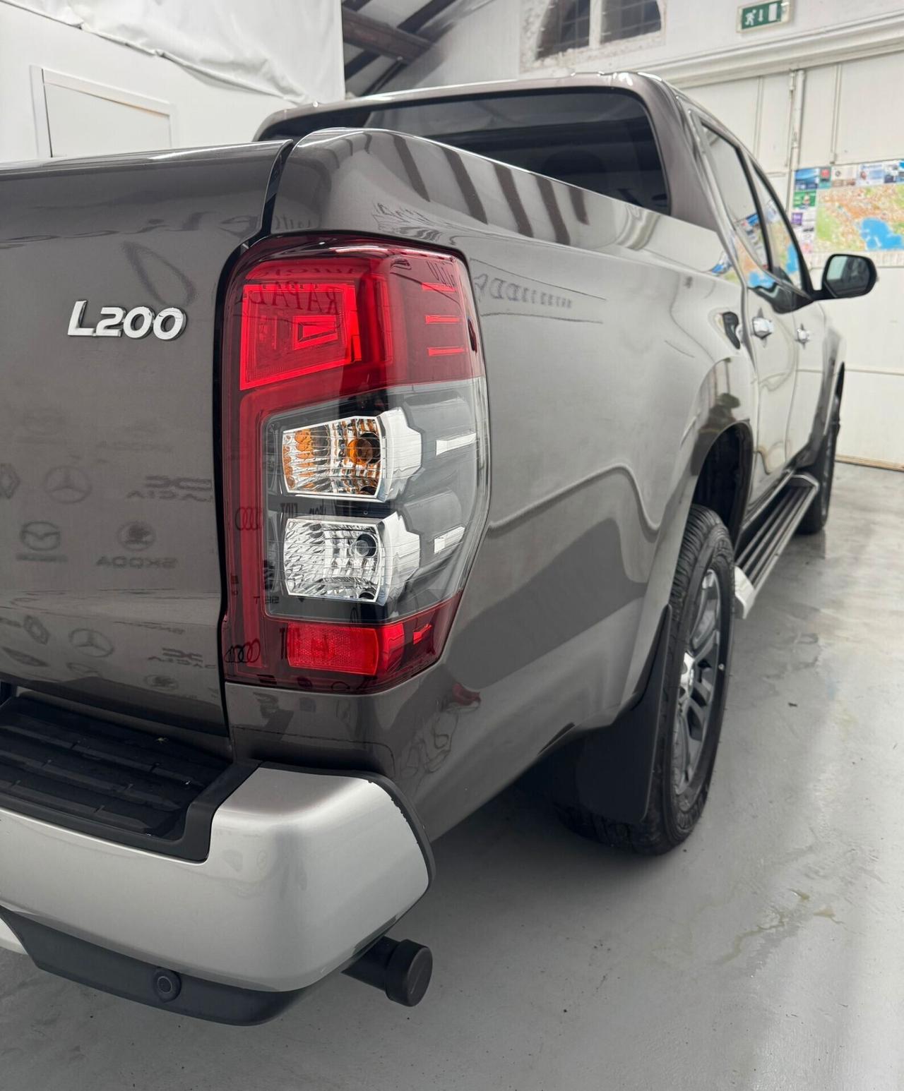 Mitsubishi L200 2.3 D Double Cab 4x4 Super Select Diamond aut.