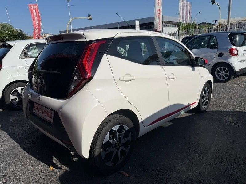 Toyota Aygo 1.0 VVT-i x-play MMT Automatica! RETROCAMERA