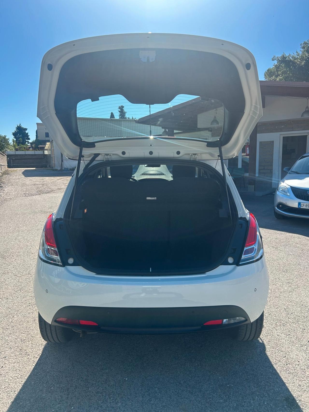 Lancia Ypsilon 1.2 69 CV 5 porte S&S Platinum