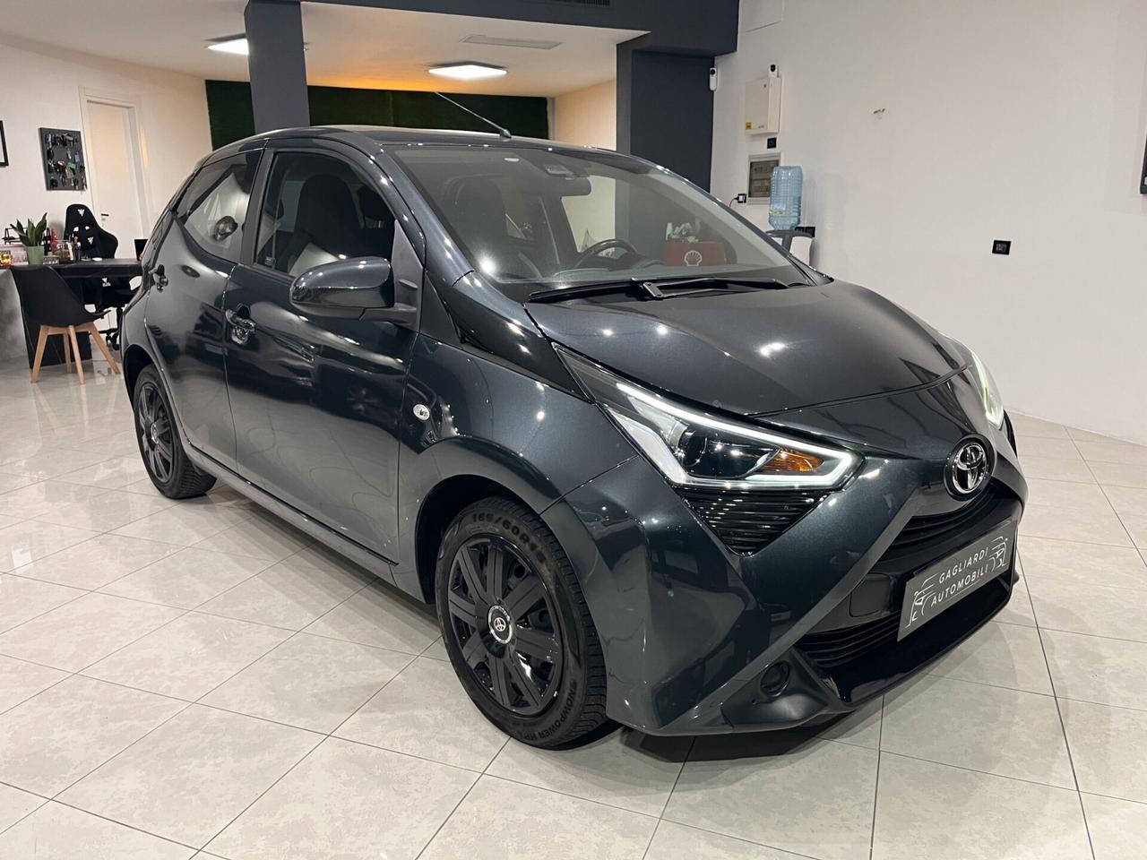 Toyota Aygo 5 porte x-play MMT