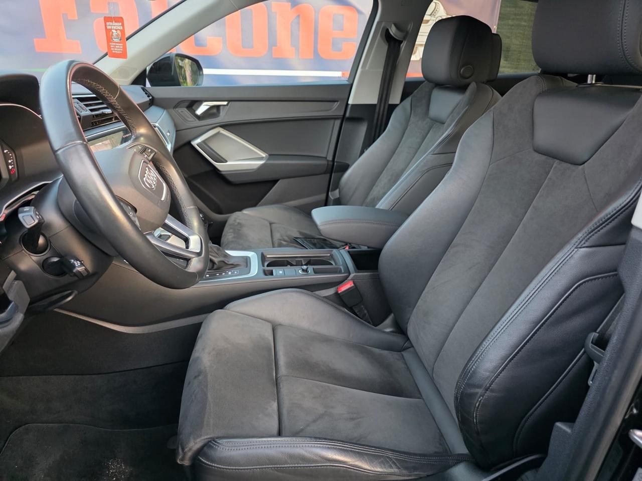 Audi Q3 35 TDI S tronic Identity Black