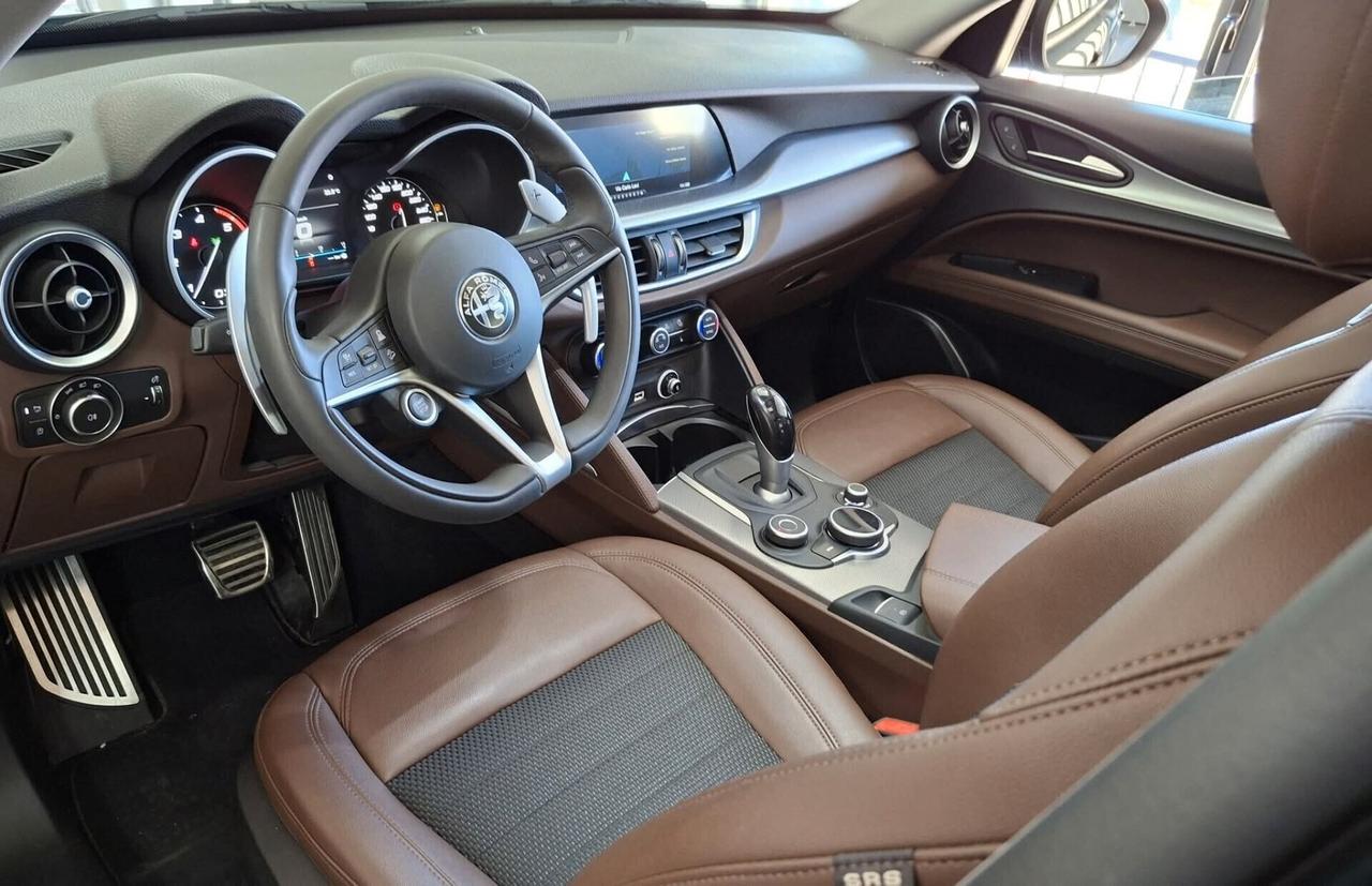 Alfa Stelvio 210 CV AT8 Q4 tetto panoramico
