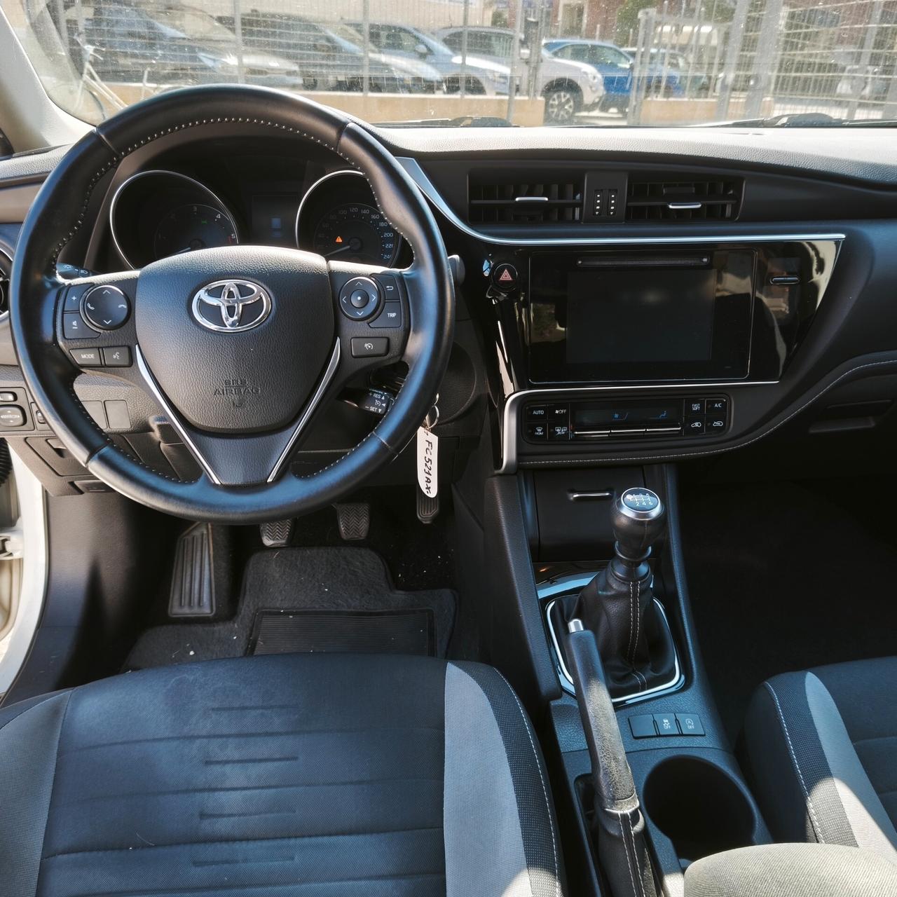 Toyota Auris 1.6 D-4D Lounge