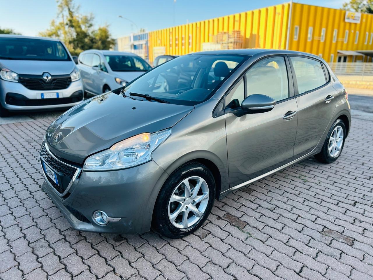 Peugeot 208 1.4 HDi 68 CV 5 porte Allure