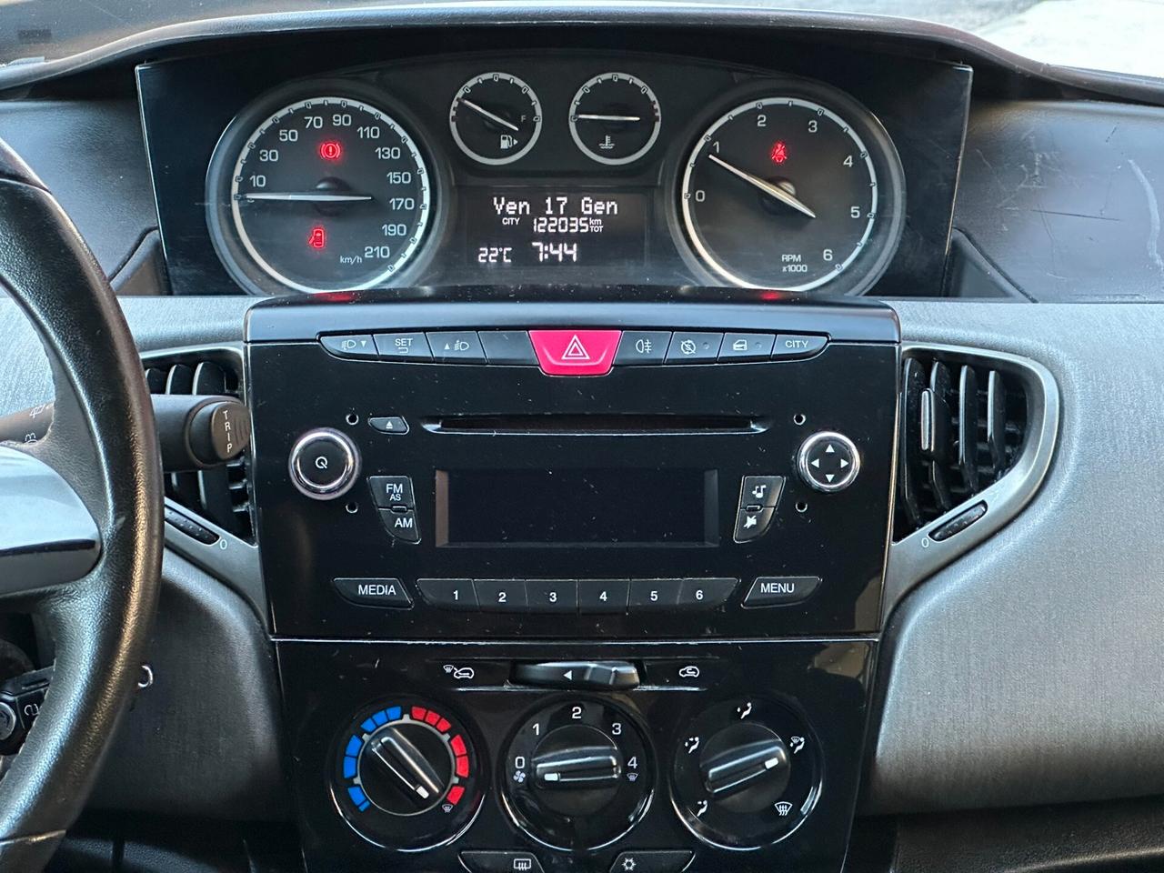 Lancia Ypsilon 1.3 MJT 16V 95 CV 5 OK neopatentati