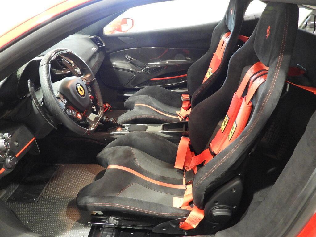 Ferrari 488 Coupe 3.9 Pista F1