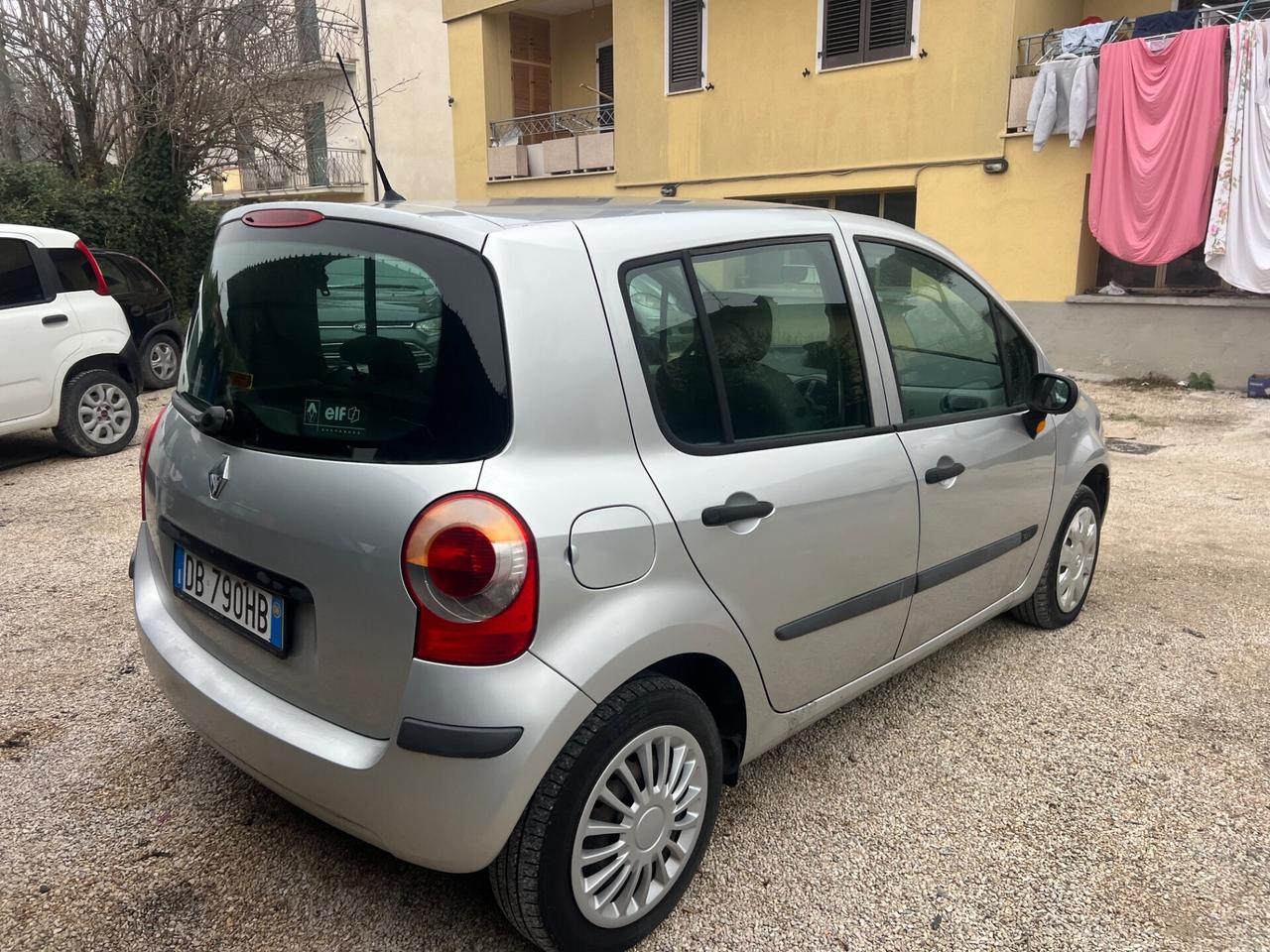 Renault Modus 1.2 16V Saint Tropez