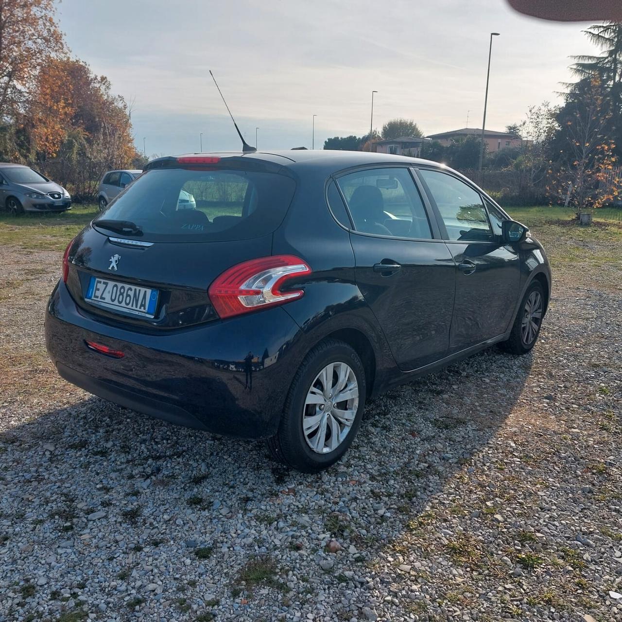 Peugeot 208 1.4 HDi 68 CV 5 porte Allure